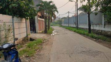 tampak depan gudang di kavling dpr cipondoh
