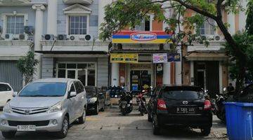 tampak depan ruko di ruko eksklusif 75