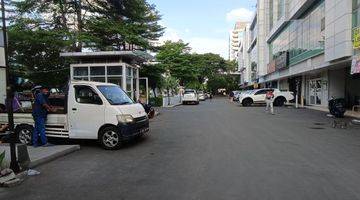 Gambar 2 Ruko Gandeng Griya Kemayoran Hadap Jalan Deretan Food Centrum