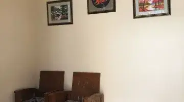 ruang tamu rumah 2 lantai siap huni