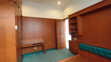 kamar tidur rumah tanah luas pinggir jalan