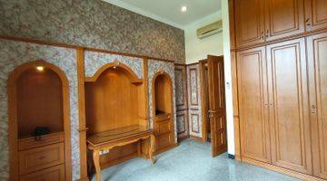 kamar tidur rumah tanah luas pinggir jalan