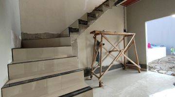 ruang keluarga rumah 2 lantai harga 1