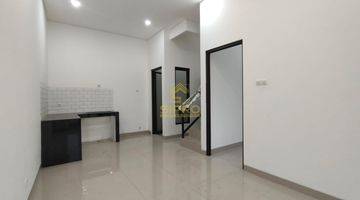 ruang keluarga rumah 2 lantai harga 1
