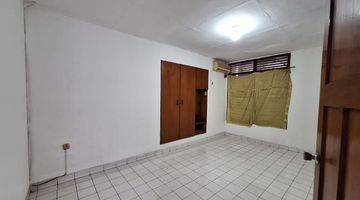 Gambar 1 Dijual Cepat Rumah Di Depan Taman Di Kebayoran Baru. Luas 368m2 Hanya Rp 20 Milyar