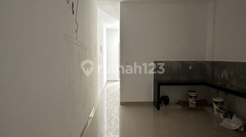 dapur rumah 3 lantai di pluit