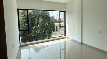 kamar tidur rumah 3 lantai di pluit