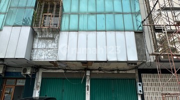 tampak depan  ruko gandeng  di bandengan utara