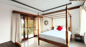 Gambar 2 Villa Dengan 3 Kamar Tidur Di Kerobokan Bali