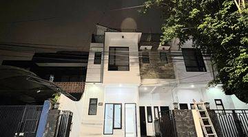 Gambar 1 Sewa Rumah Baru Kalibata, 2.5 Lantai, Rooftop, dan Dapur Lengkap!