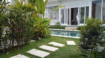 Gambar 5 Luxury White Villa 10 Minutes To The Beach