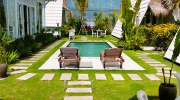 Gambar 2 Luxury White Villa 10 Minutes To The Beach