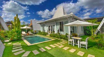 Gambar 1 Luxury White Villa 10 Minutes To The Beach