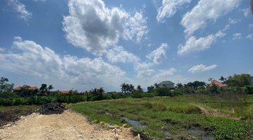 Gambar 1 Land Close To Nyanyi Beach