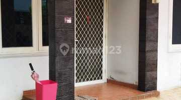 tampak depan rumah bagus unfurnished di villa