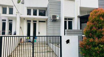 tampak depan rumah semi furnished di regency