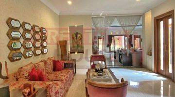 Gambar 3 Beautiful Classic House With Garden Pool In Kemang Area