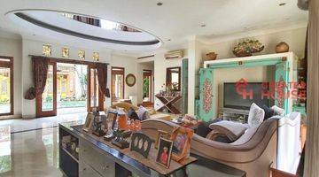 Gambar 5 Beautiful Classic House With Garden Pool In Kemang Area