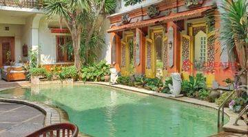 Gambar 1 Beautiful Classic House With Garden Pool In Kemang Area