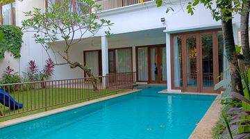 Gambar 4 Classic House In Small Compound With Private Pool In Kemang Area