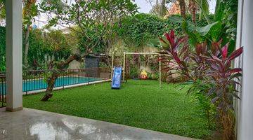 Gambar 5 Classic House In Small Compound With Private Pool In Kemang Area