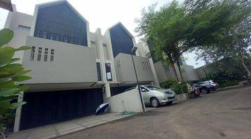 Gambar 1 Modern Luxury House With Pool In Cilandak Area Housing Complex 