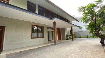 Gambar 1 Modern Elegant House With Pool In Strategic Area Kebayoran Baru