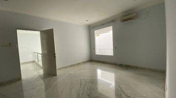 Gambar 2 Moder House 2 Storeys With Pool In Pondok Indah Area