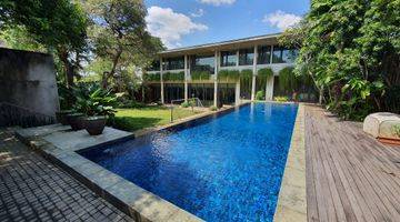 kolam renang villa di kota selatan jakarta
