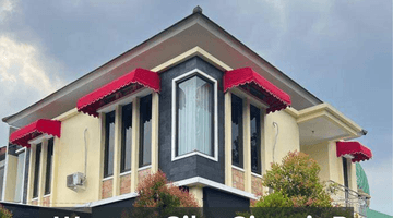 tampak depan rumah dalam komplek townhouse dekat