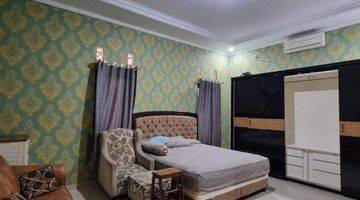 kamar tidur rumah dalam komplek townhouse dekat