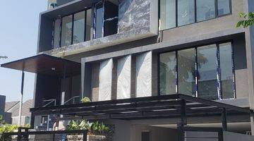 Gambar 1 Rumah 2,5 Lantai Baru Semi Furnished SHM di Citraland Cluster Somerset, Surabaya