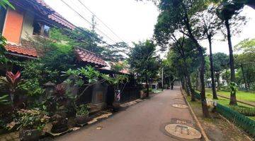 Gambar 2 Rumah Depan Taman Jl Hang Jebat Kebayoran Baru