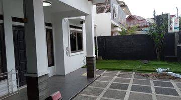 tampak depan dijual rumah siap huni, komplek