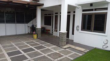 tampak depan dijual rumah siap huni, komplek