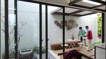 ruang keluarga rumah 2 lantai baru unfurnished