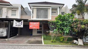 tampak depan dijual rumah semi furnished, kota