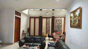 ruang keluarga rumah 2 lantai bagus unfurnished