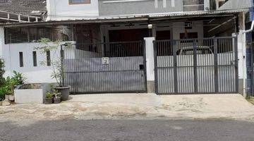 tampak depan dijual rumah minimalis 2 lantai,