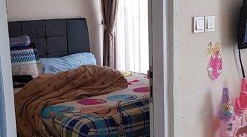 kamar tidur rumah golf lake residence shm