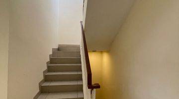 foto lainnya rumah 3 lantai bagus puri