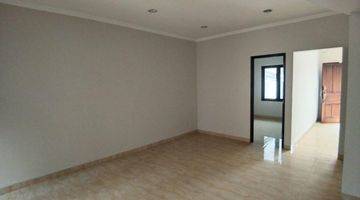 Gambar 2 Rumah 2 Lantai Baru Unfurnished SHM di Jalan Ratna, Bekasi