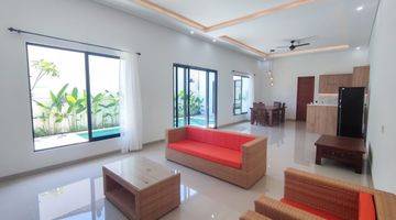 ruang tamu modern villa furnished dekat dermaga