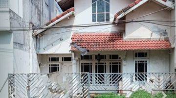 Gambar 1 Rumah Butuh Renovasi di Jalan pisok depan taman