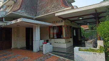 Gambar 4 Dijual Rumah Lama Area Tenang Depan Taman di Menteng