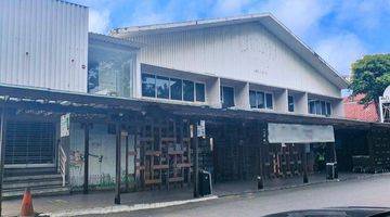 tampak depan tanah dan bangunan di kemang