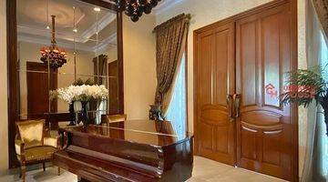 Gambar 2 Luxurious Classic House View Scbd Di Area Senopati