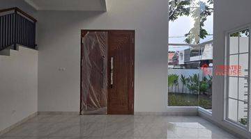 Gambar 2 Brand New Modern Classic House -.hadap Selatan