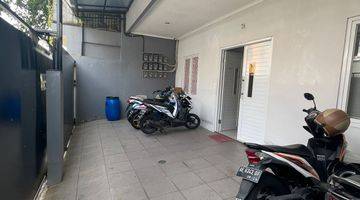 tampak depan rumah kost menguntungkan di petojo