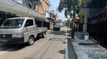 tampak depan rumah kost menguntungkan di petojo